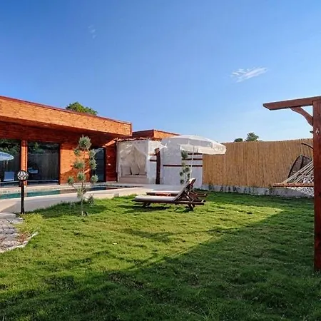 Villa Detached With Private Pool In Goecek Inlice *